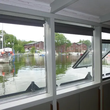 Hausboot Daenholm * Stralsund