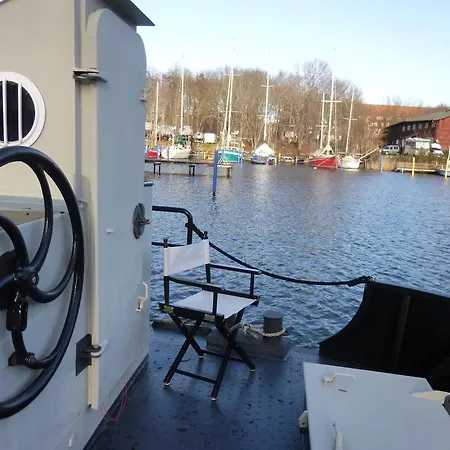 Hausboot Daenholm * Stralsund