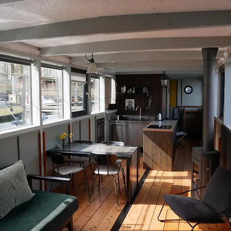 Hausboot Daenholm Bådhotel