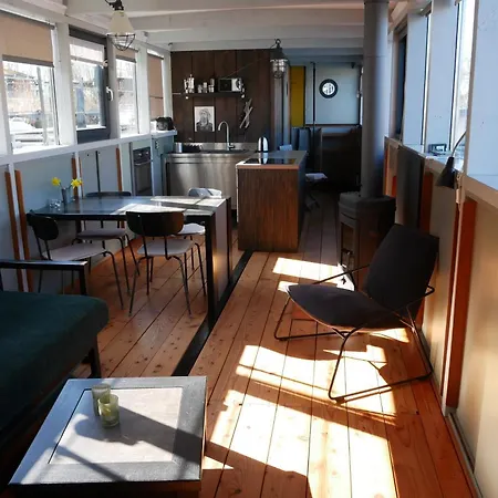 Bådhotel Hausboot Daenholm