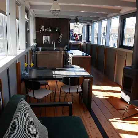 Botel Hausboot Dänholm *