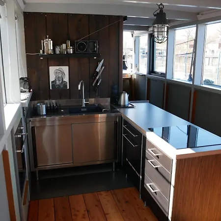 Bådhotel Hausboot Daenholm Stralsund