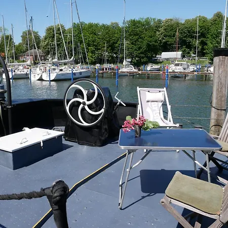 Hausboot Daenholm * Stralsund