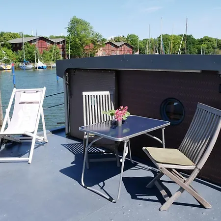 Bådhotel Hausboot Daenholm