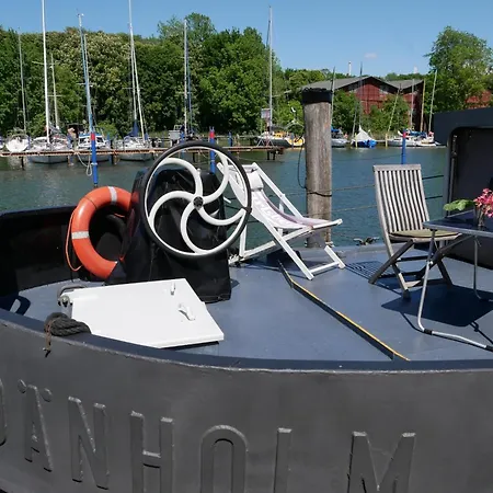 Hausboot Daenholm * Stralsund