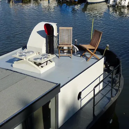 Botel Hausboot Daenholm Stralsund