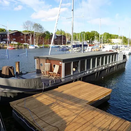 Hausboot Daenholm Botel Stralsund
