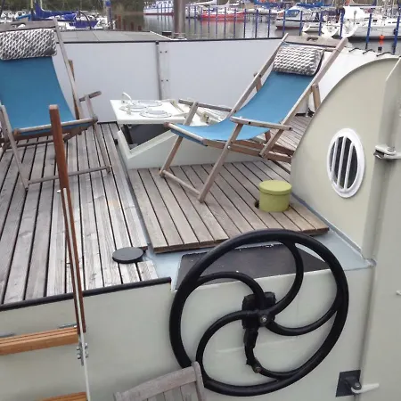 Hotel en barco Hausboot Daenholm Stralsund