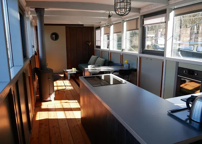 Hausboot Daenholm بوتيل *